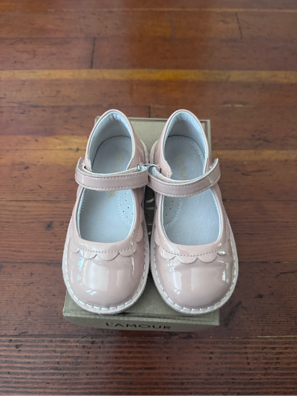 L’AMOUR Girls' Pink Patent Mary Jane Shoes with Scallop Detail
